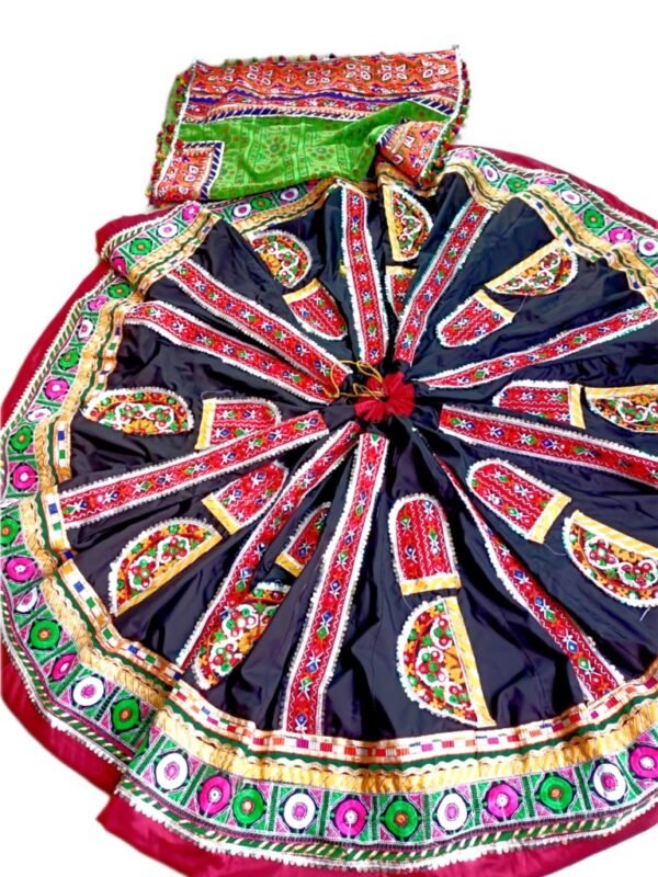 Black and Pink Chanyacholi