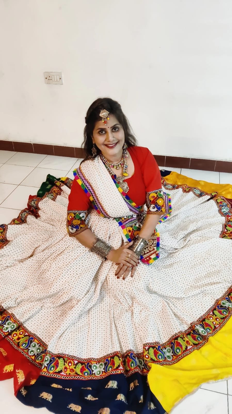 White with Multi-Colour Border Chanyacholi - Image 2