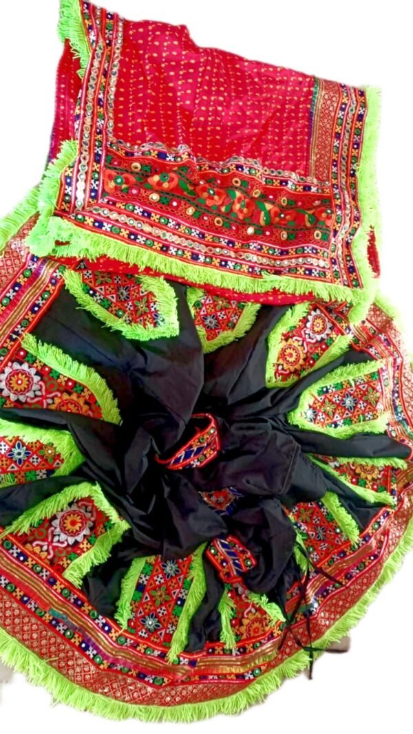 Black and Neon Chanyacholi