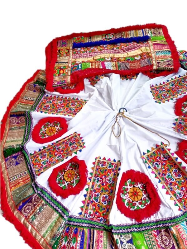 White and Red Chanyacholi