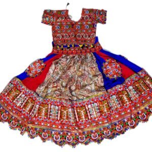 Short White Blue and Red Chanyacholi