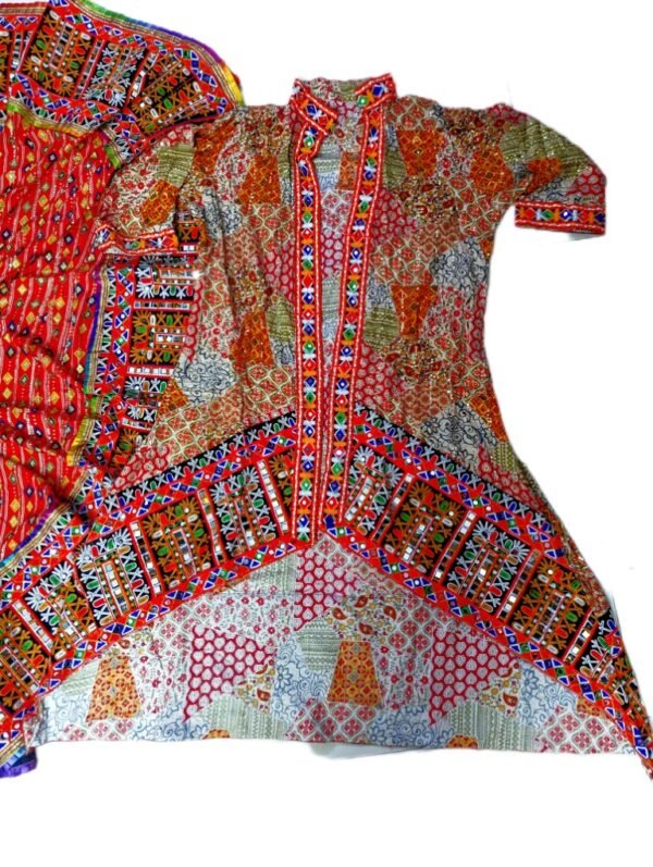 Chanyacholis with Long Coat/Jacket - Image 7