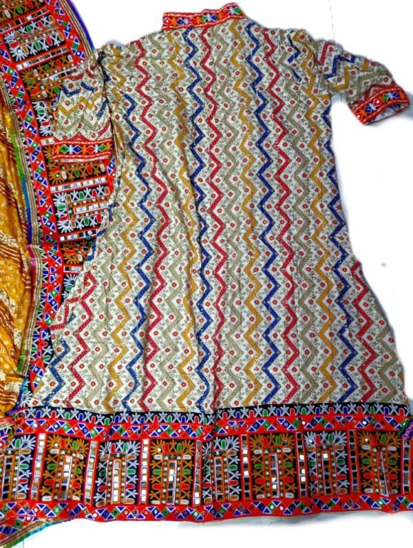Chanyacholis with Long Coat/Jacket - Image 12